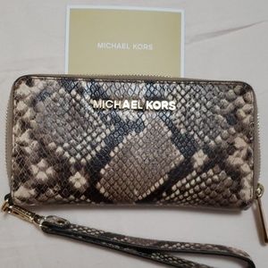 Micheal Kors wallet